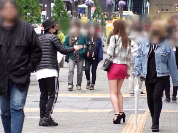 【美脚お姉さんの危険な誘惑】『彼氏には内緒で…』超ミニスカから覗く美脚がたまらないお姉さんがナンパにノリノリ！デカチンに目が釘付けで、彼氏を裏切る浮気SEXにハマっちゃう！？♡