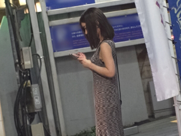 【街角の淫乱美女】『触られただけで濡れちゃう…』たちんぼで見つけた敏感ボディの謎美女！少し触れただけでマンコぐちょ濡れ！セックスのためだけに生まれたかのようなエロさで濃厚性交！！♡