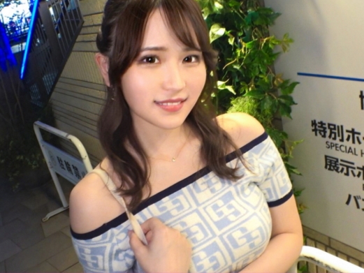 【美尻美少女の悶絶プレイ】プリッと上がったキュートなケツが最高！手マンで愛液垂れ流し、華奢な体を激しく突かれて感じまくる姿がエロすぎる！！