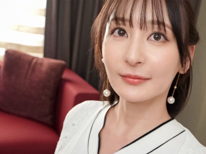 【三十路人妻の隠れた性癖】真面目そうな顔して、実は超エロい！夫を愛する人妻が、チンポへの欲望を抑えきれず、禁断のエロ行為にハマる！見た目とのギャップがヤバい！♡