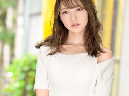 【素人男性の夢実現】圧倒的美少女をデリバリー！スレンダー美女が素人宅に訪問♡恥じらいながらも濃厚エッチで乱れまくる！素人男性の夢のようなひと時を激撮！