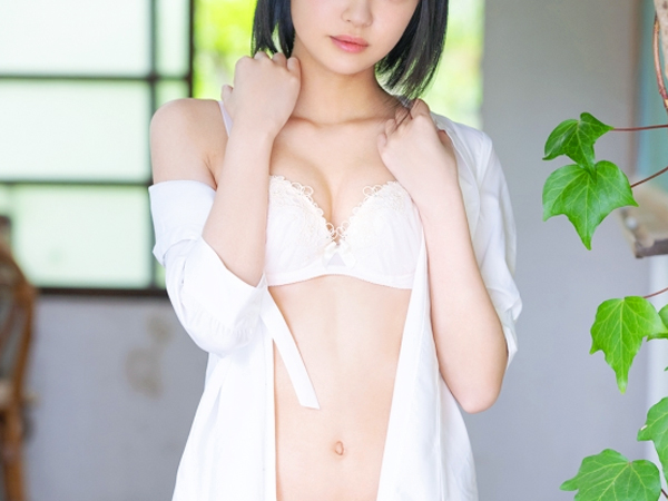 【色白スレンダー美少女のご奉仕プレイ】『気持ちよくしてあげる♡』清楚系AV女優が濃厚フェラでチンポをトロットロに！騎乗位で腰を振りまくり、チンポを激しく扱き上げるエロ可愛いセックス♥︎