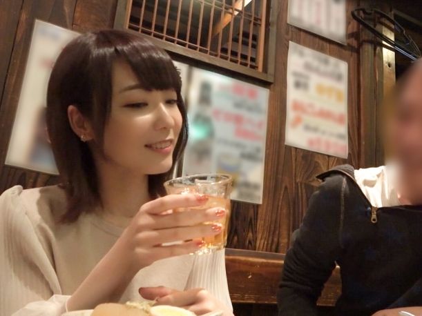 【ガチナンパ】新宿で見つけたスレンダーOL、ホテルで本性丸出し！乳首責めで感じまくり、マ●コびしょ濡れでエロさ全開！仕事帰りのストレス発散セックス！♡