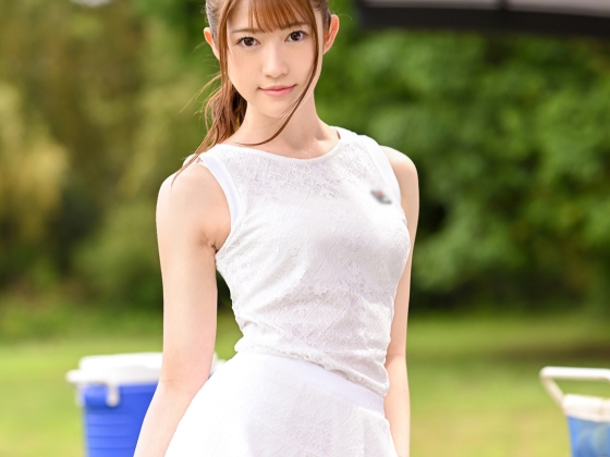 【汗だくテニス女子の野外プレイ】『外でなんて…誰かに見られちゃう…』スレンダーボディのスポーツ女子が野外で大胆セックス！汗だくになりながら激しく絡み合い、日焼けした肌が輝く！♨️