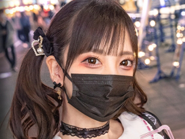 【地雷系肉便器】『みんなのチンポ、しごいちゃうぞ♡』セックス大好き地雷女が公認オナホに！笑顔でチンポを囲まれ、次々とご奉仕する姿は必見！