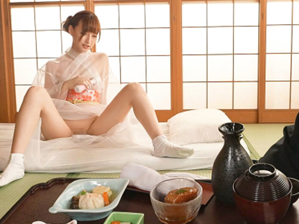 【従順若女将】『もっと…して♡』若女将が客のチ○ポに夢中！オナニー鑑賞から始まるエロおもてなし…股を開き、従順にご奉仕セックス！